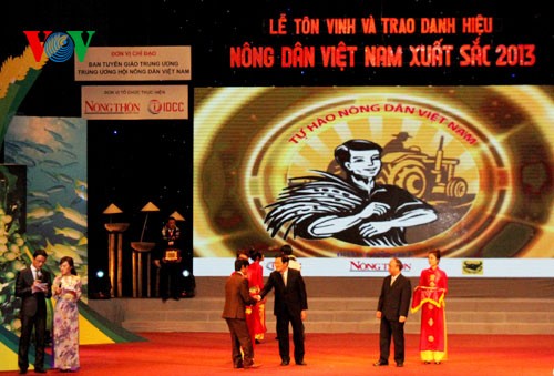 Outstanding Vietnamese farmers honored - ảnh 1